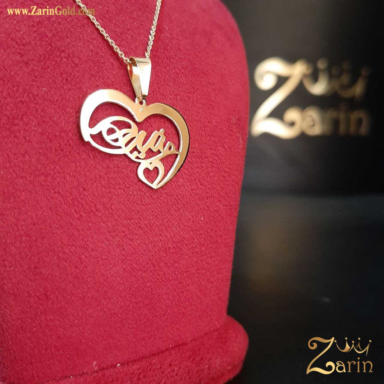 پلاک طلا ظریف اسم منیره_ حالت رمانتیک با قرار گرفتن در فریم قلب